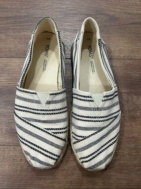 TOMS Women's Alpargata Rope slip-on shoes black striped canvas EUC /Like New 9
